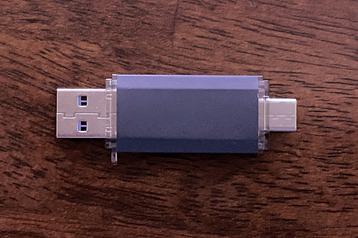 您可以使用拇指驱动器,外部硬盘驱动器或SSD。 您可以使用拇指驱动器,外部硬盘驱动器或SSD。