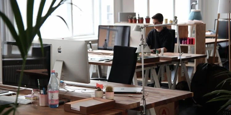 满是电脑的办公室 满是电脑的办公室