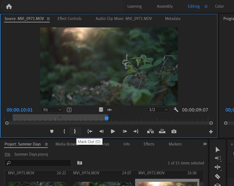 使用 O 键在源监视器中设置一个输出点 使用 O 键在源监视器中设置一个输出点